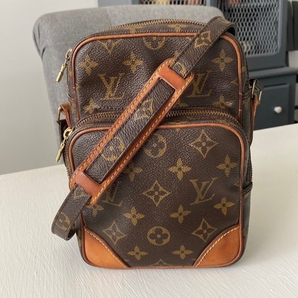 Louis Vuitton Handbags - Louis Vuitton Amazone Crossbody Unisex Vintage Shoulder Bag
